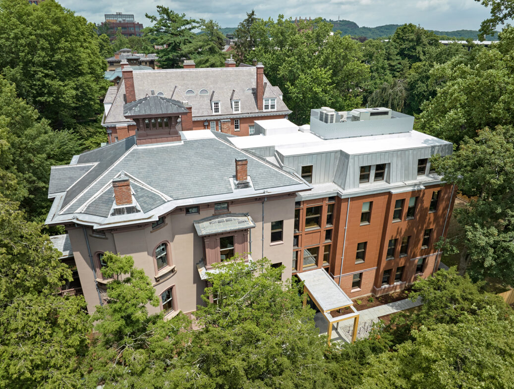 Altieri Yale 37hillhouse Exterior© Robert Benson Photography